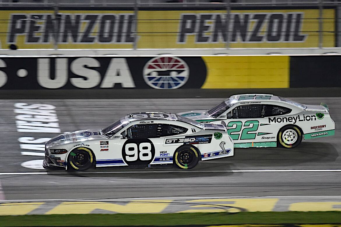 Briscoe started from the pole and led 89 of the 200 laps. Briscoe started from the pole and led 89 of the 200 laps.